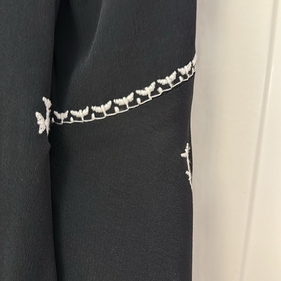 Neiman Marcus Embroidered black bell sleeve blouse L - Picture 6 of 9